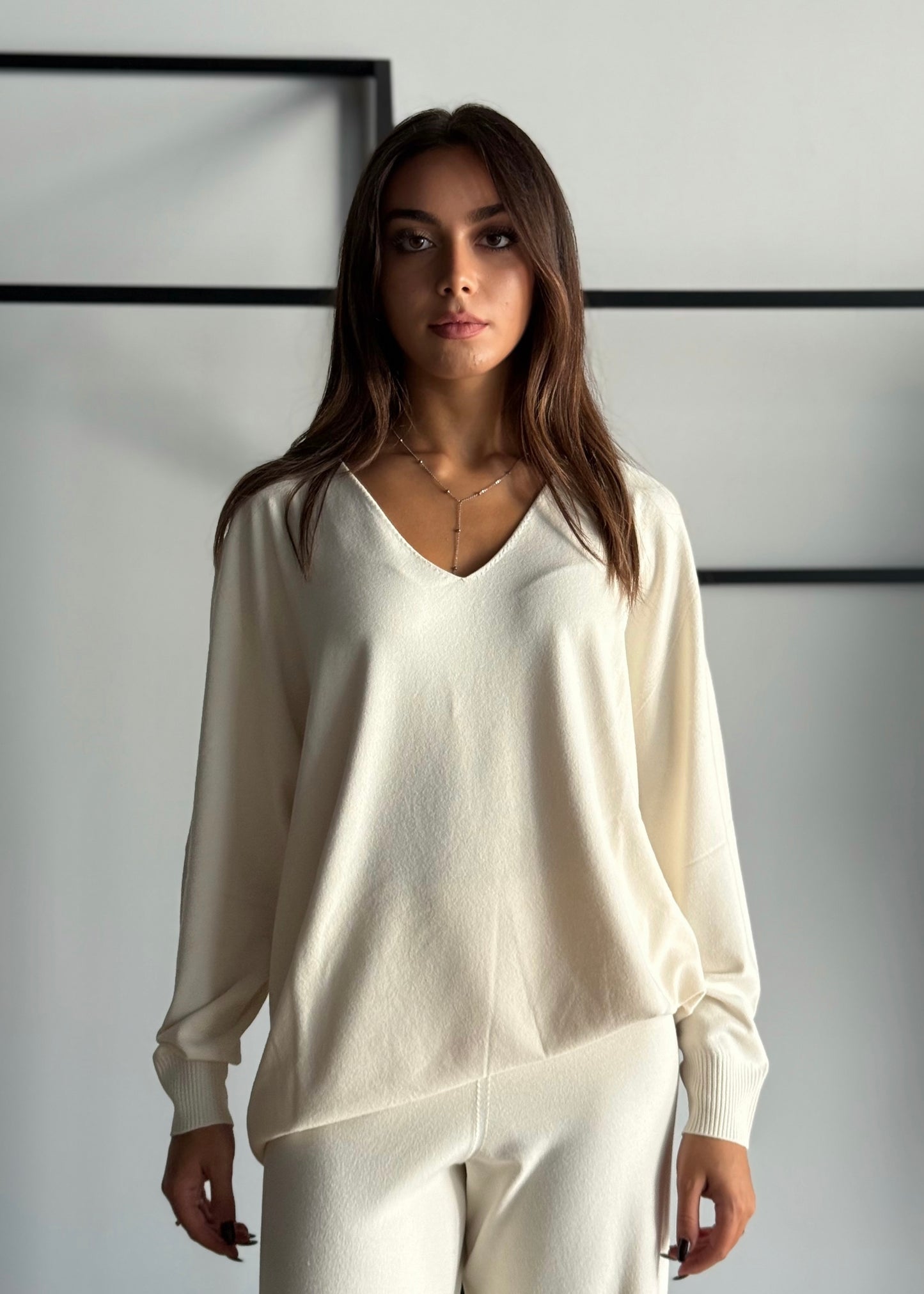 Maglia in viscosa scollo a V-KONTATTO