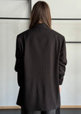 Carica l'immagine nel visualizzatore della galleria, Blazer doppiopetto nero con revers ampi -KONTATTO