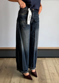 Carica l'immagine nel visualizzatore della galleria, Jeans balloon distressed - PHILIALOFT