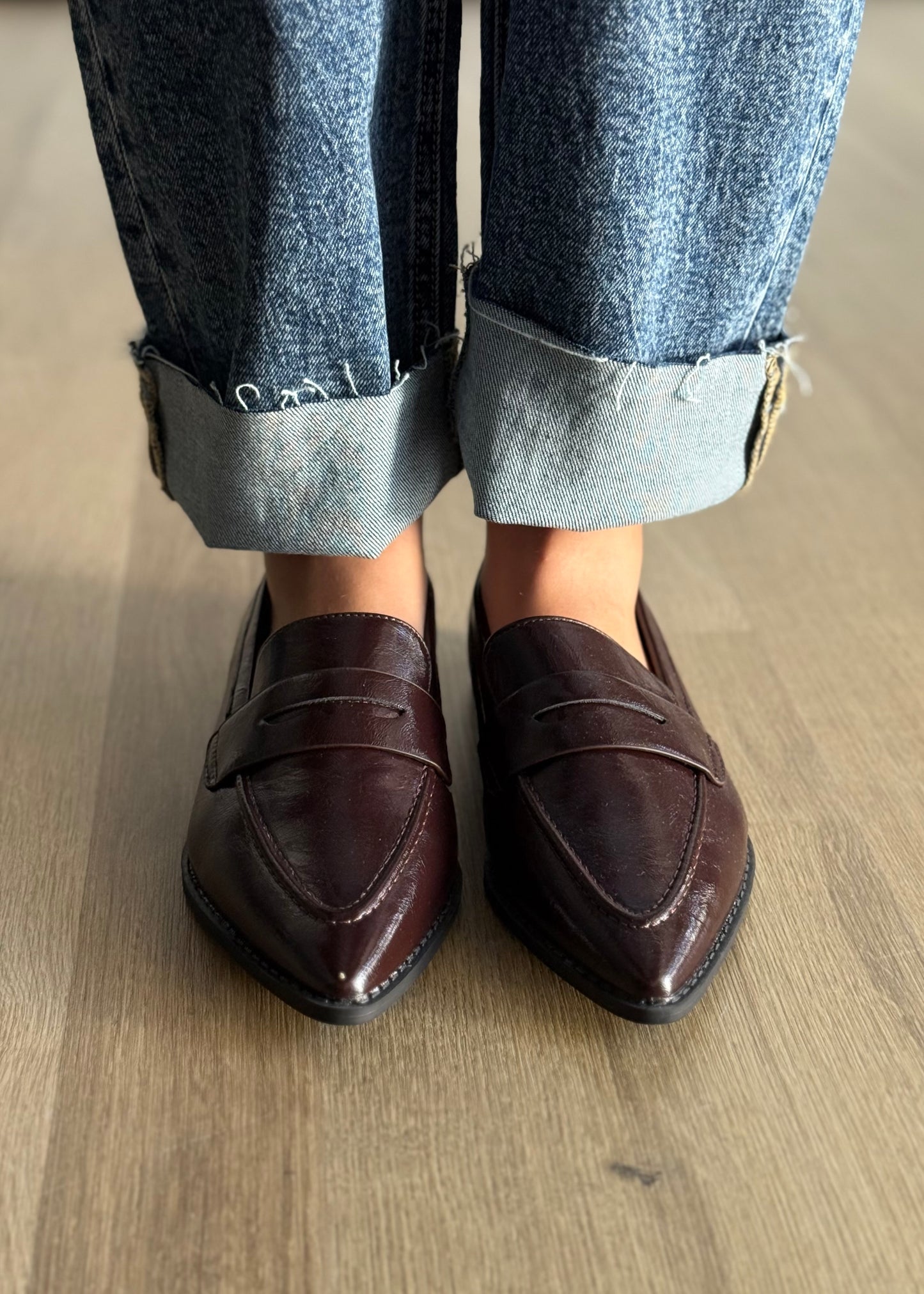 Mocassino donna in vernice moro con punta affusolata