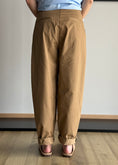 Carica l'immagine nel visualizzatore della galleria, Pantalone ZAHJR con pinces