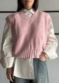Carica l'immagine nel visualizzatore della galleria, Gilet ZAHJR in maglia rosa