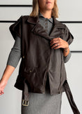 Carica l'immagine nel visualizzatore della galleria, Gilet biker moro effetto pelle intrecciata - ZAHJR
