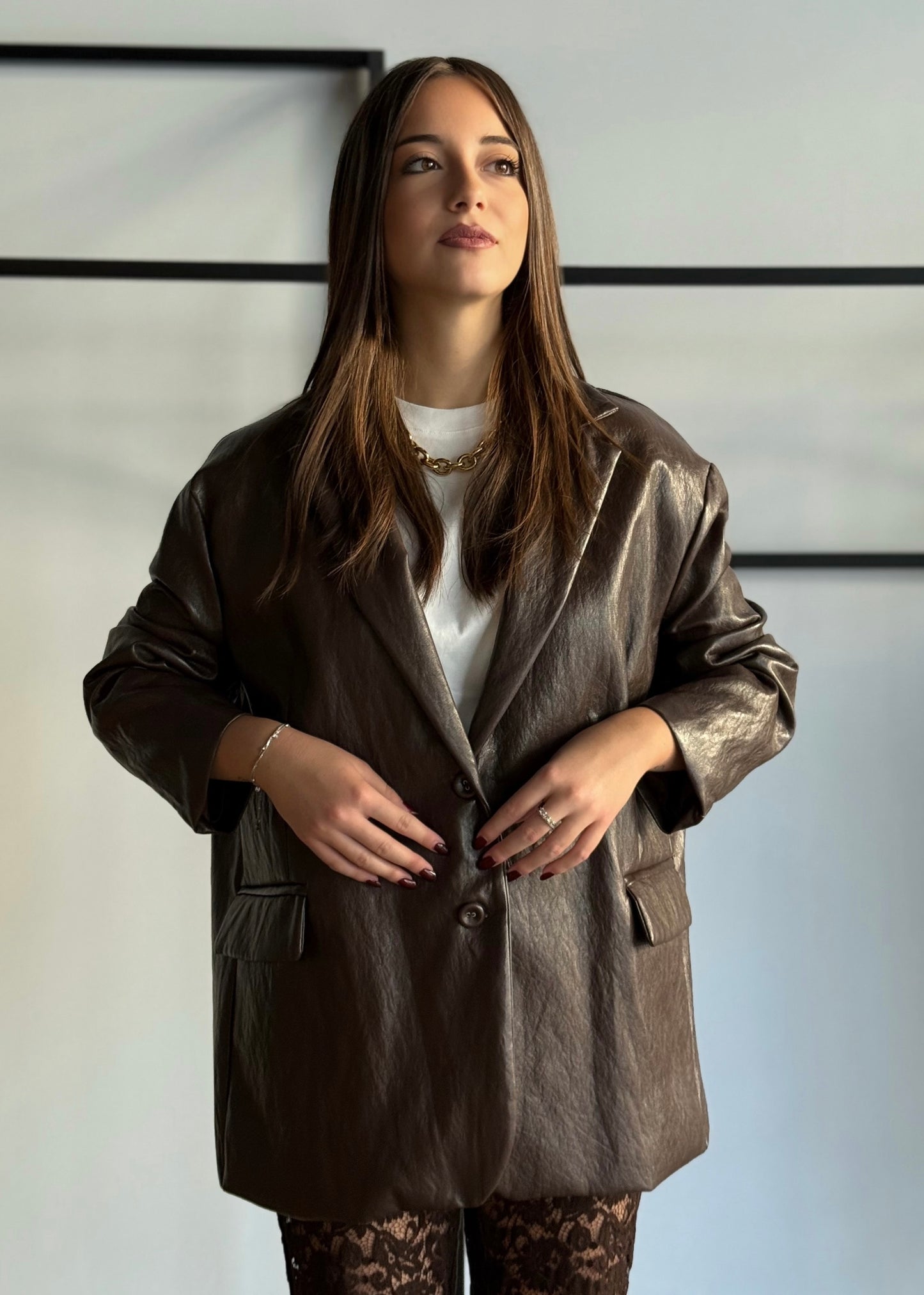Blazer oversize in ecopelle marrone con chiusura a bottoni -PHILIALOFT