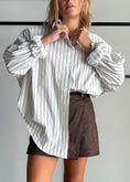 Carica l'immagine nel visualizzatore della galleria, Camicia oversize a righe