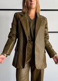 Carica l'immagine nel visualizzatore della galleria, Blazer olio effetto pelle - ZAHJR
