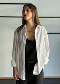 Carica l'immagine nel visualizzatore della galleria, Camicia bianca lunga con colletto classico