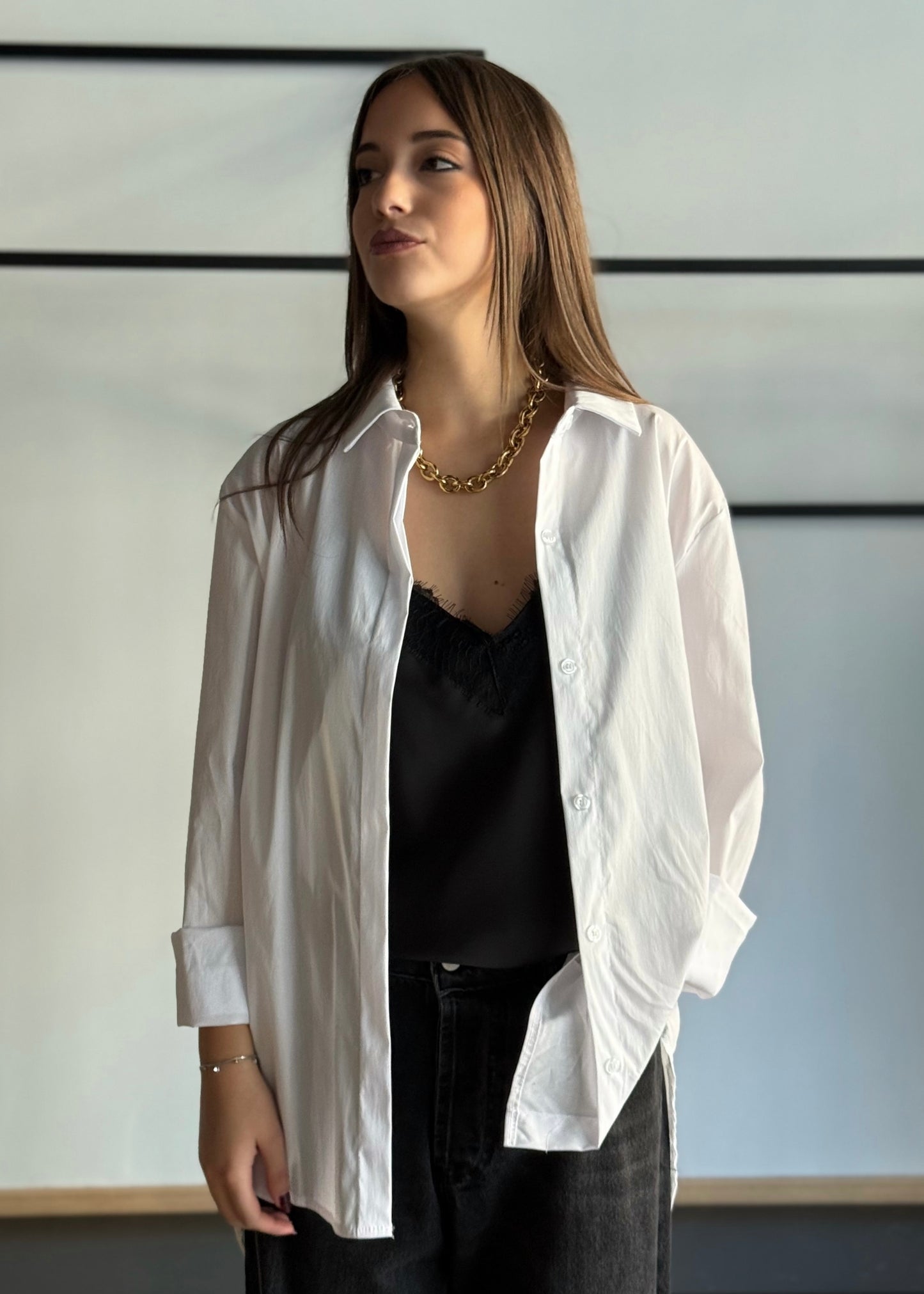 Camicia bianca lunga con colletto classico