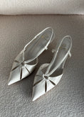Carica l'immagine nel visualizzatore della galleria, Slingback THEVICE crema