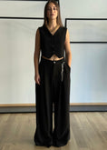 Carica l'immagine nel visualizzatore della galleria, Coordinato gilet e pantalone palazzo in tessuto fluido -PHILIALOFT