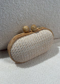 Carica l'immagine nel visualizzatore della galleria, Clutch in raffia crema