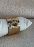 Carica l'immagine nel visualizzatore della galleria, Bracciale rigido gold martellato