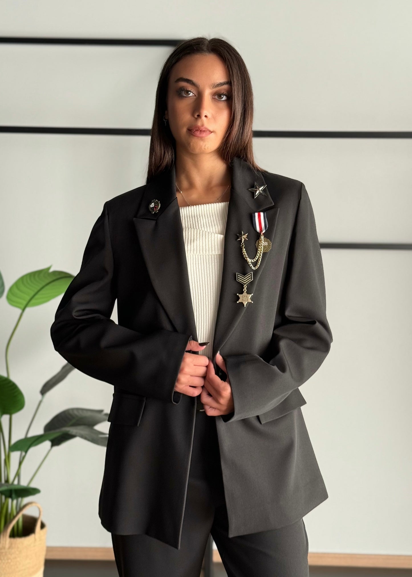 Blazer monopetto con spille in stile militare -ZAHJR