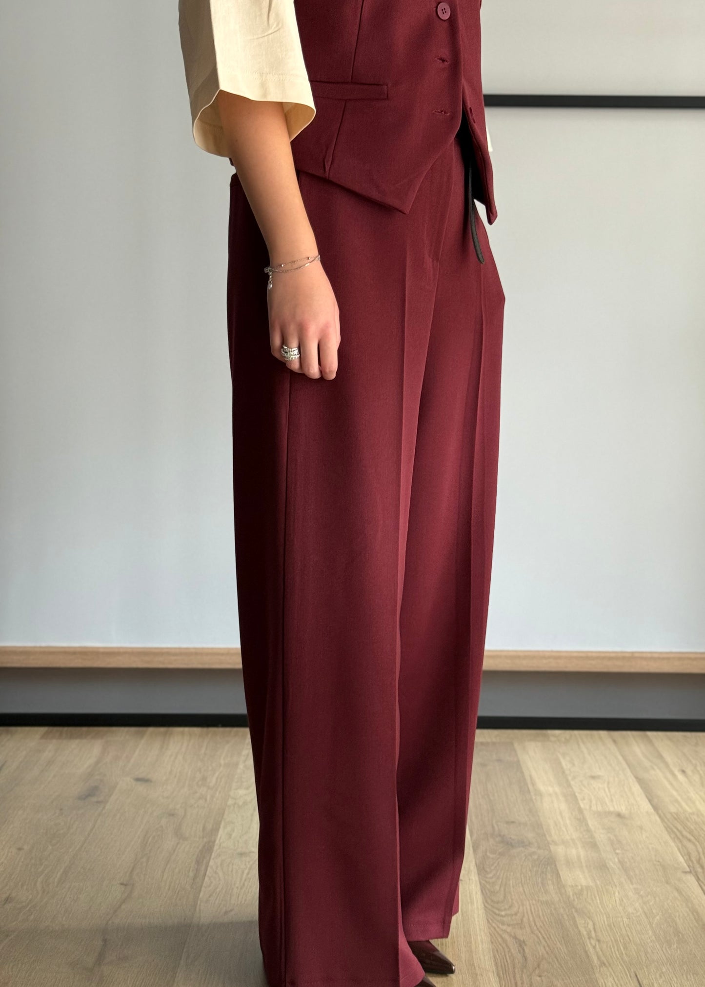 Pantaloni palazzo vino con cintura sottile nera -ZAHJR