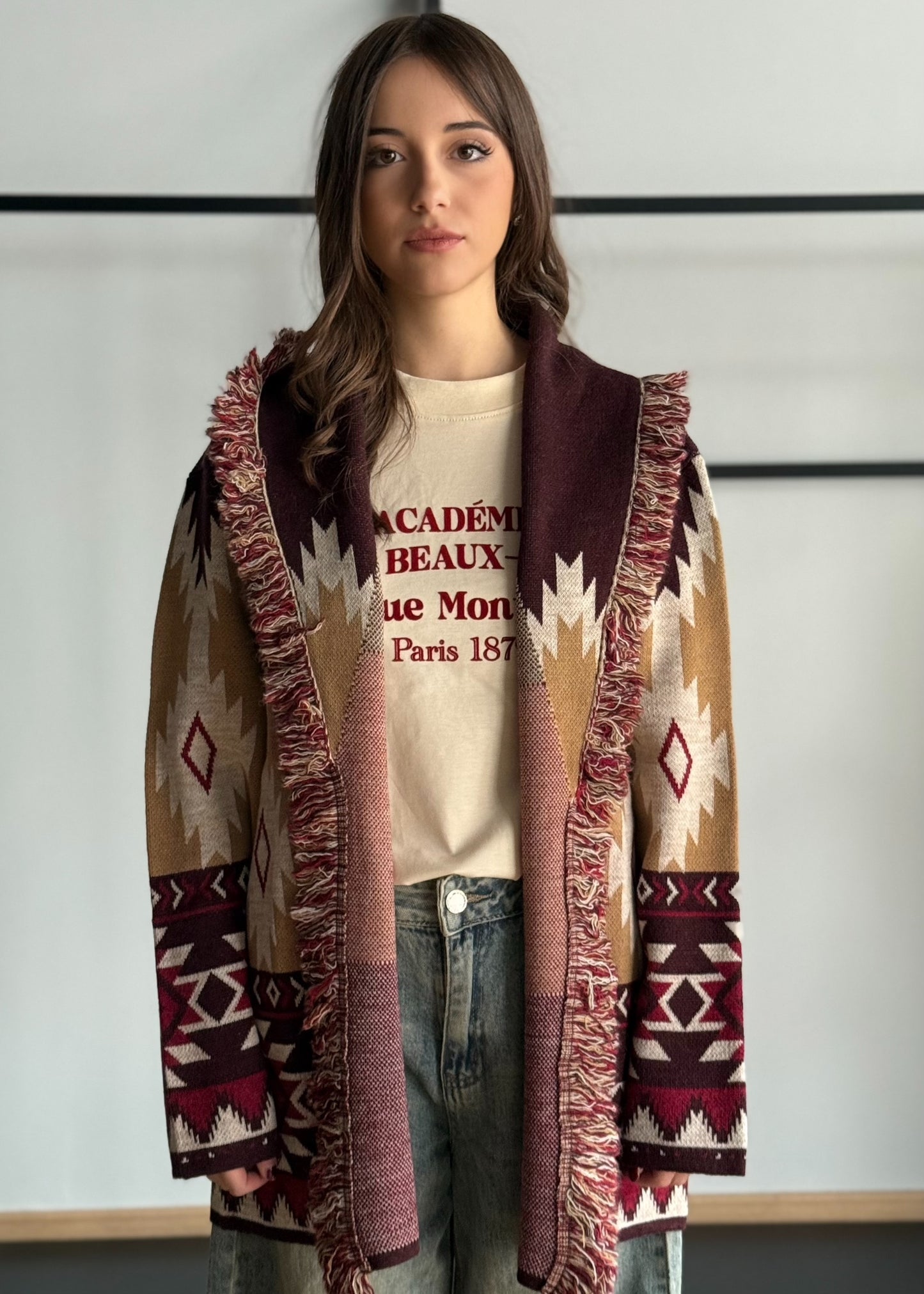 Cardigan jacquard etnico con frange e cintura