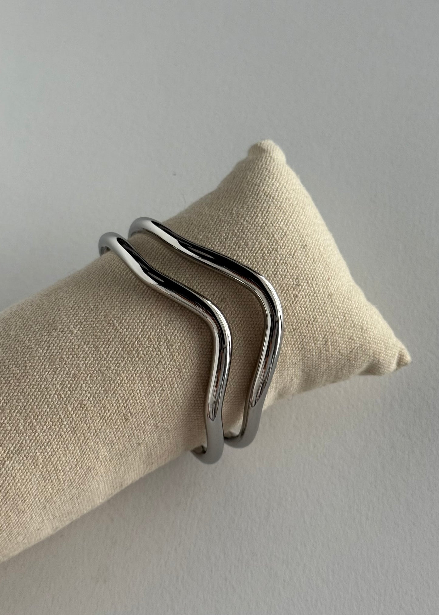 Bracciale rigido argento doppia onda