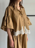 Carica l'immagine nel visualizzatore della galleria, Camicia KIKISIX con pizzo