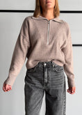 Carica l'immagine nel visualizzatore della galleria, Maglia beige a coste con zip - PHILIALOFT