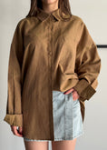 Carica l'immagine nel visualizzatore della galleria, Camicia over camel basic