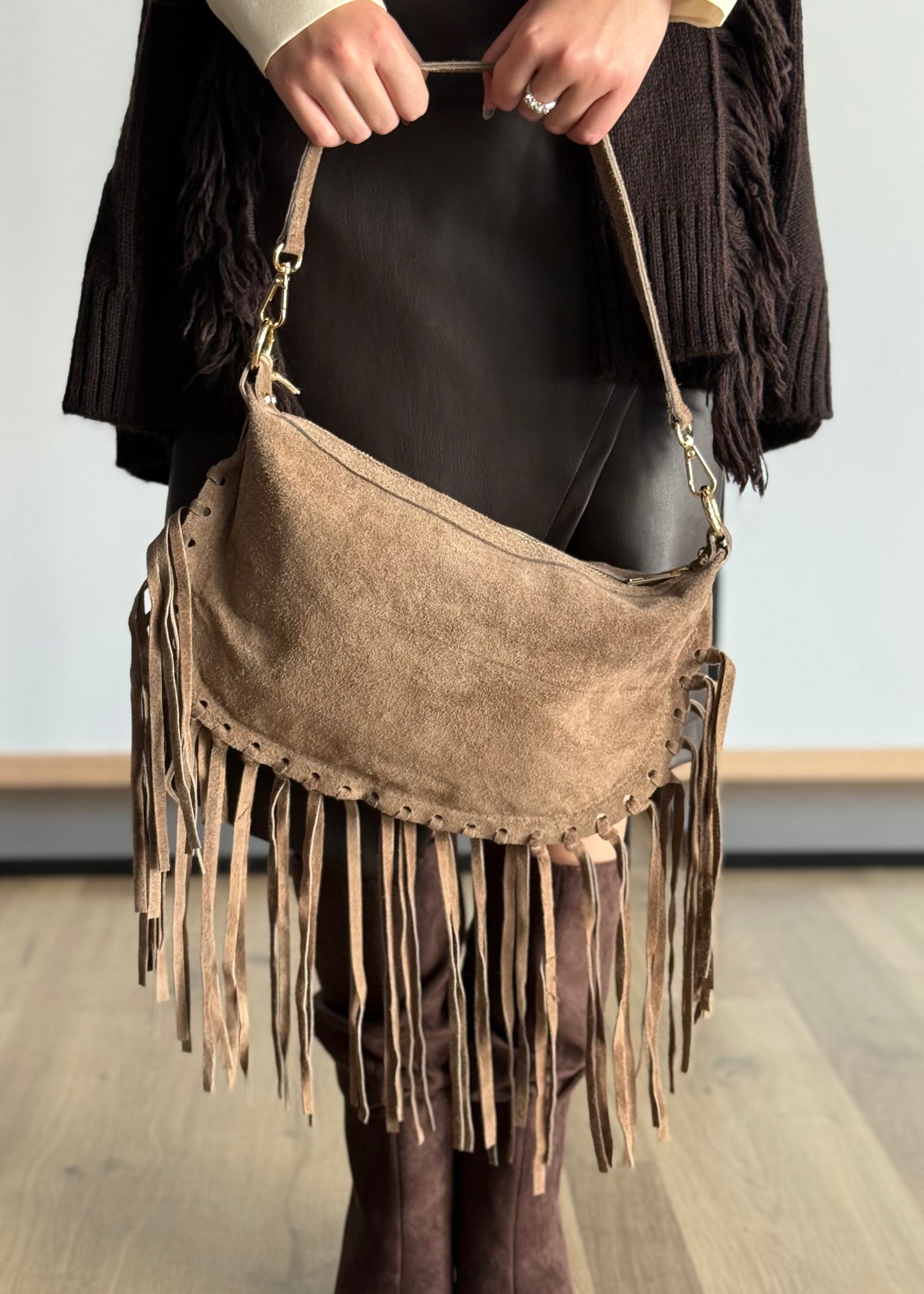 Borsa a Spalla in Camoscio con Frange Lunghe