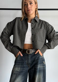 Carica l'immagine nel visualizzatore della galleria, Camicia cropped a quadri con taschino