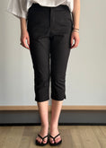 Carica l'immagine nel visualizzatore della galleria, Pantalone capri nero slim fit