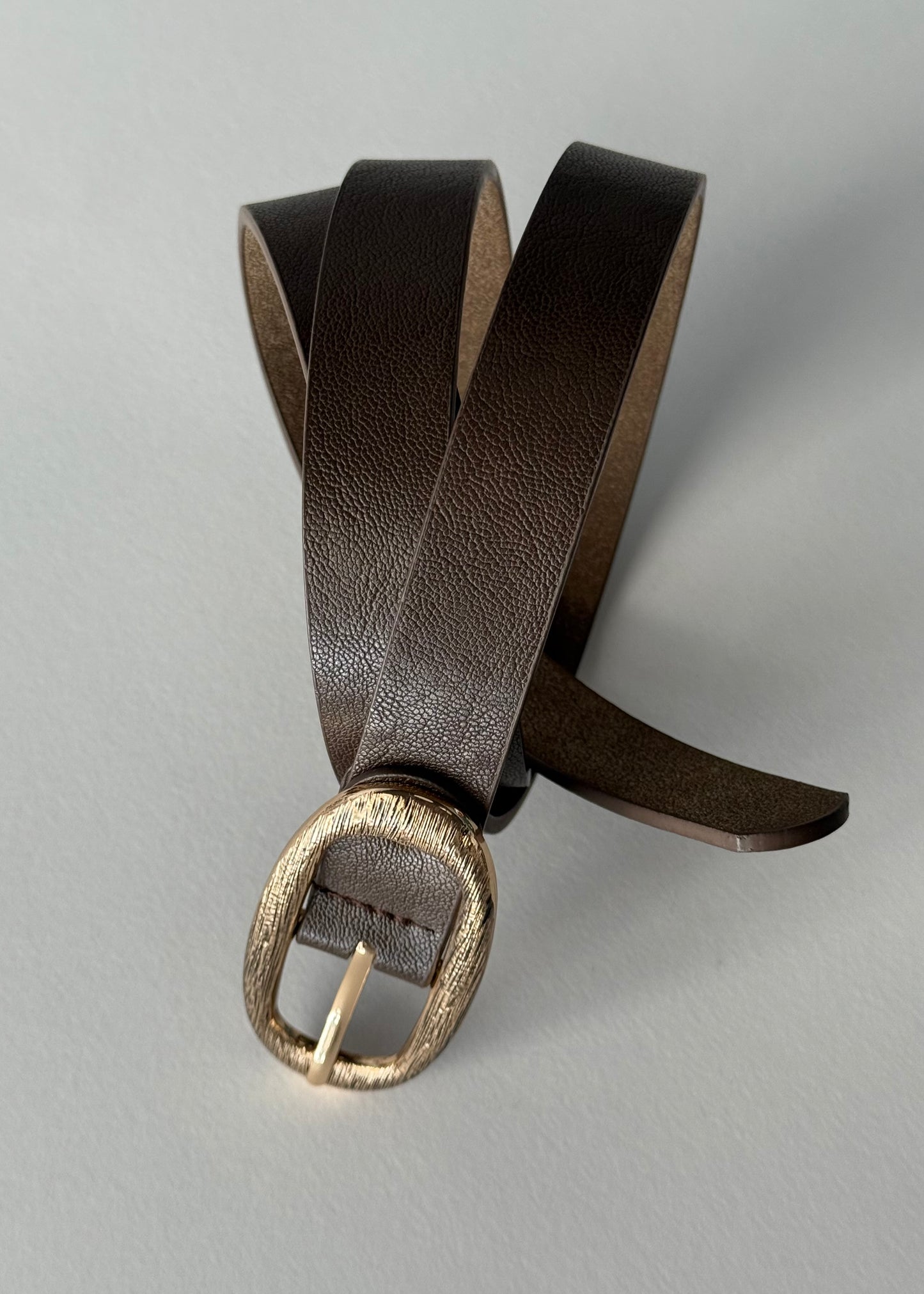 Cintura Marrone con fibbia dorata ovale