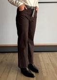 Carica l'immagine nel visualizzatore della galleria, Pantalone moro a trombetta - ZAHJR