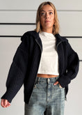 Carica l'immagine nel visualizzatore della galleria, Cardigan blu con maxi collo e zip - KONTATTO