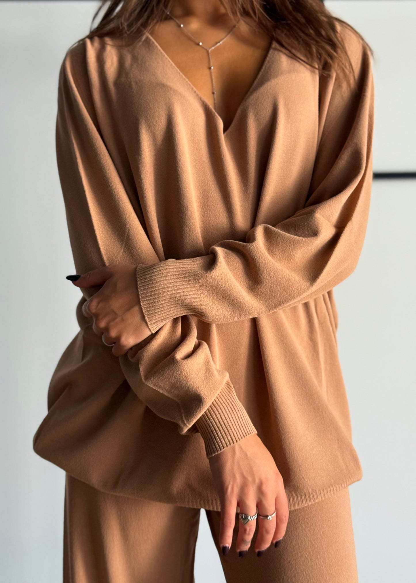 Maglia in viscosa scollo a V -KONTATTO