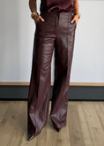 Carica l'immagine nel visualizzatore della galleria, Pantalone wide leg effetto pelle vino - ZAHJR