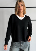 Carica l'immagine nel visualizzatore della galleria, Maglia over scollo V nero - ZAHJR