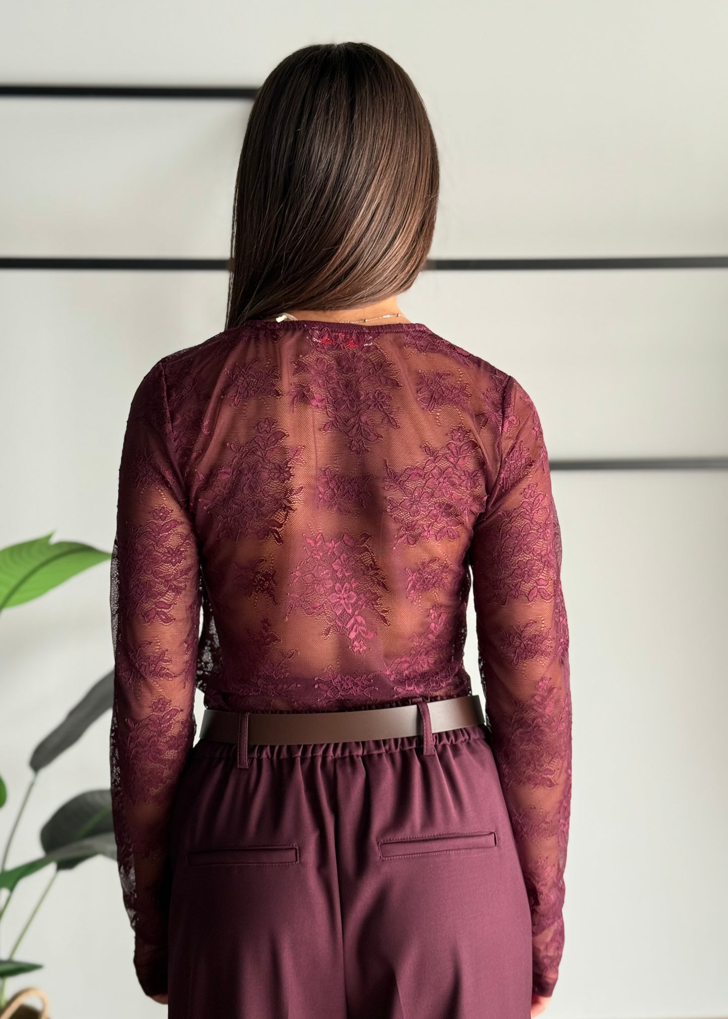 Maglia in pizzo -KONTATTO