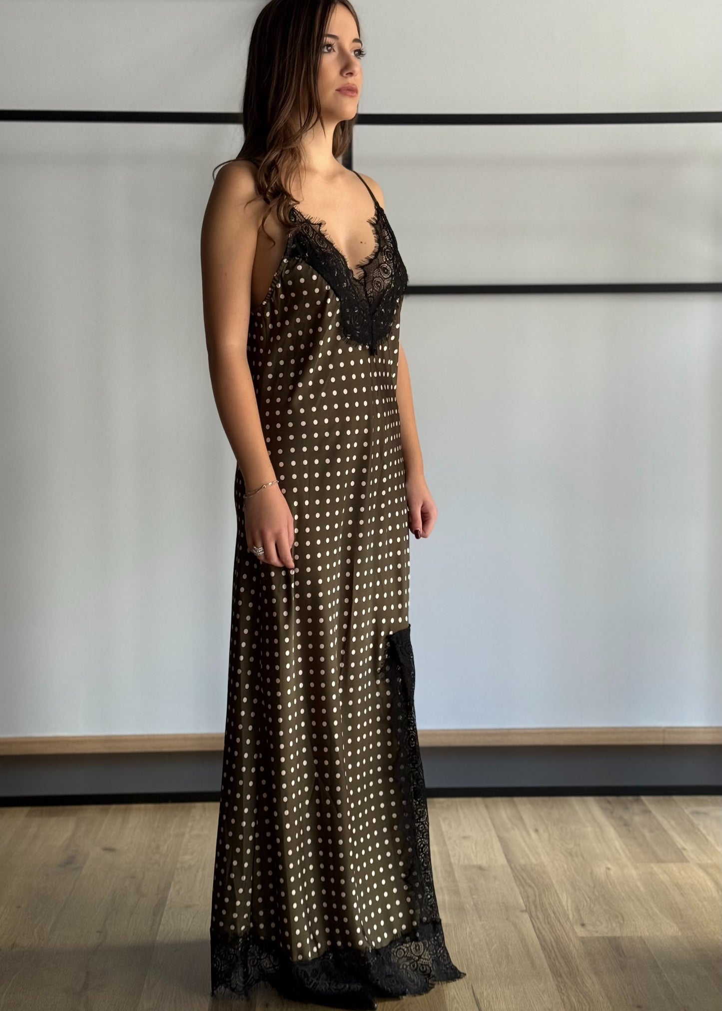 Abito sottoveste a pois con pizzo
