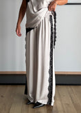 Carica l'immagine nel visualizzatore della galleria, Pantalone a palazzo latte con pizzo a contrasto - ZAHJR
