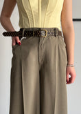 Carica l'immagine nel visualizzatore della galleria, Pantalone palazzo ZAHJR con cintura borchiata