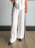 Carica l'immagine nel visualizzatore della galleria, Pantalone a palazzo latte con pizzo a contrasto - ZAHJR