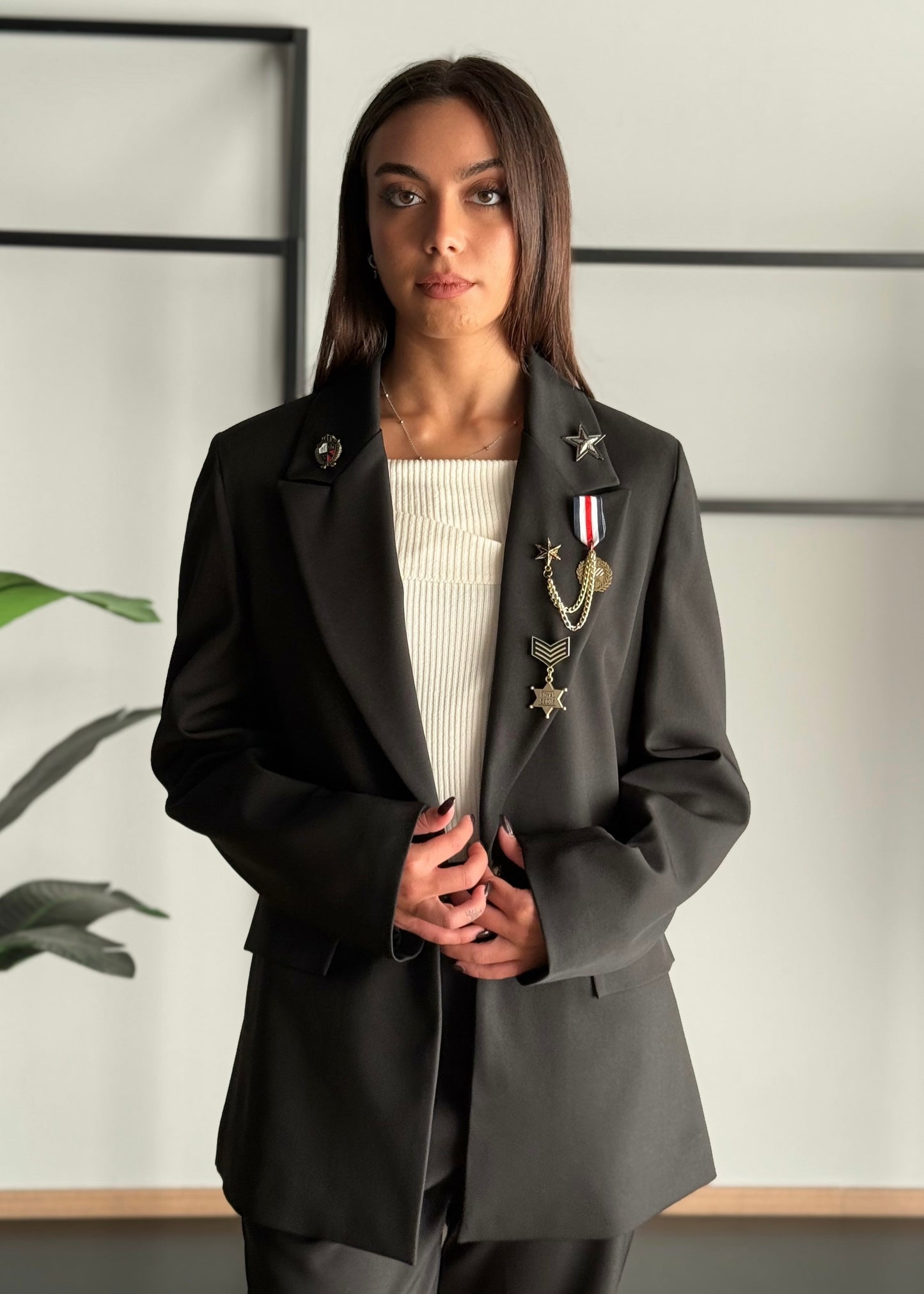 Blazer monopetto con spille in stile militare -ZAHJR