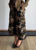 Carica l'immagine nel visualizzatore della galleria, Bermuda cargo camouflage - KONTATTO