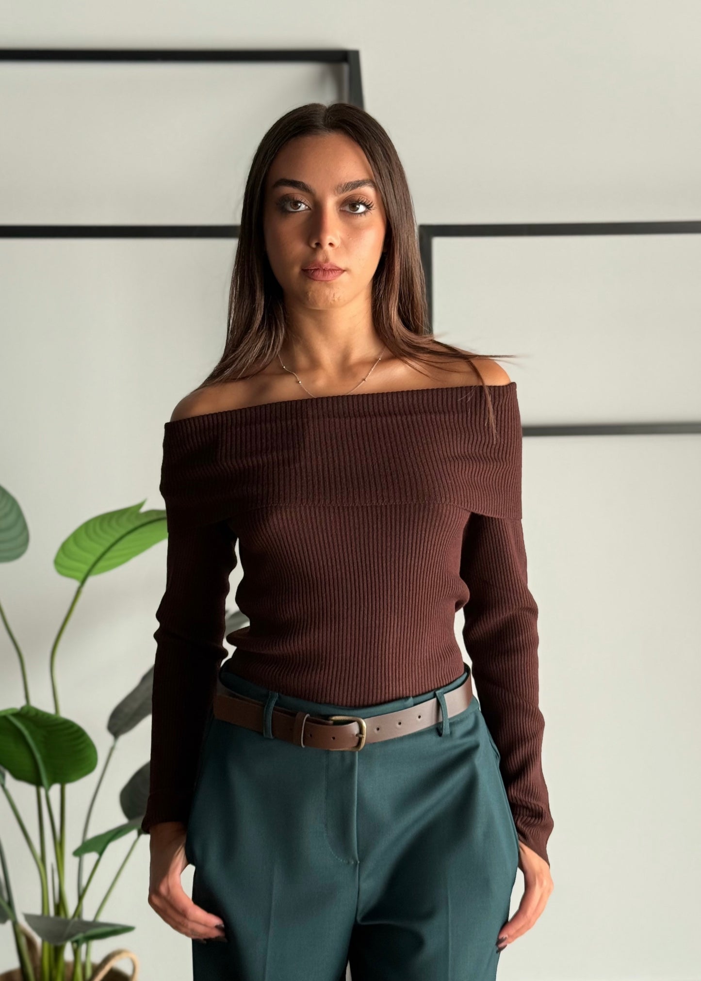 Maglia a coste con scollo Bardot -KONTATTO