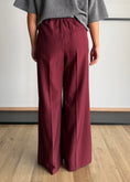 Carica l'immagine nel visualizzatore della galleria, Pantalone vino palazzo con cintura - ZAHJR