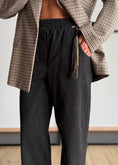 Carica l'immagine nel visualizzatore della galleria, Pantalone nero relax con charm - PHILIALOFT