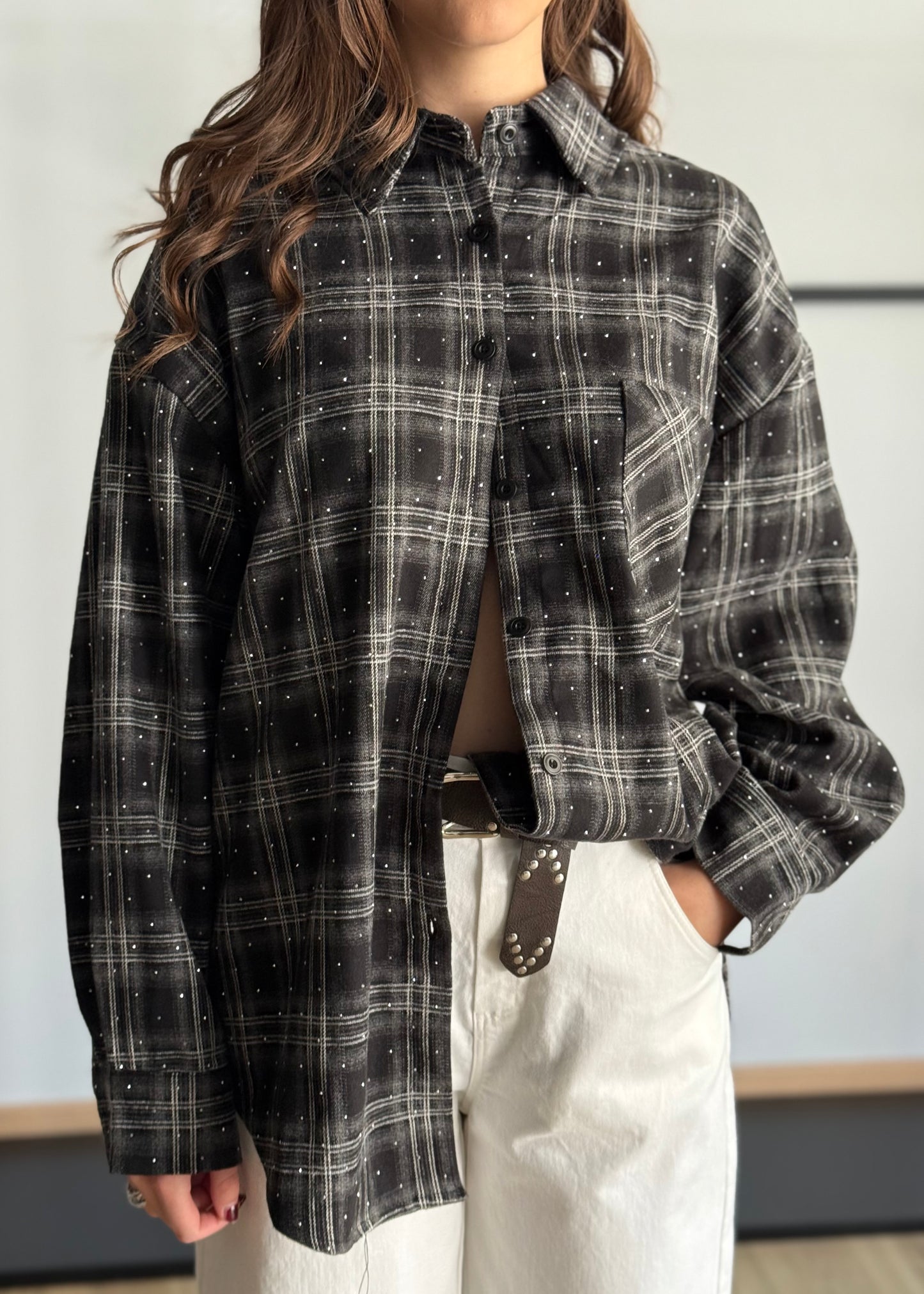 Camicia Oversize Check Nera con Dettagli Brillanti