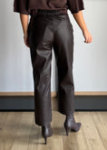 Carica l'immagine nel visualizzatore della galleria, Pantalone moro effetto pitone - ZAHJR