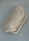 Carica l'immagine nel visualizzatore della galleria, Clutch intrecciata beige chiaro