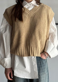 Carica l'immagine nel visualizzatore della galleria, Gilet ZAHJR in maglia cammello