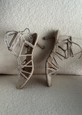 Carica l'immagine nel visualizzatore della galleria, Sandali lace-up THEVICE beige