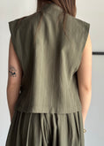 Carica l'immagine nel visualizzatore della galleria, Gilet KONTATTO gessato verde militare