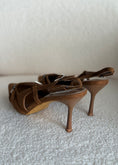 Carica l'immagine nel visualizzatore della galleria, Slingback THEVICE in suede cammello