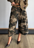 Carica l'immagine nel visualizzatore della galleria, Bermuda cargo camouflage - KONTATTO